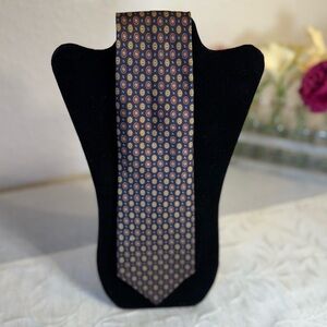 Men’s Vintage Windsor Collection Tie Rack Silk. Navy and burgundy Neat medallion